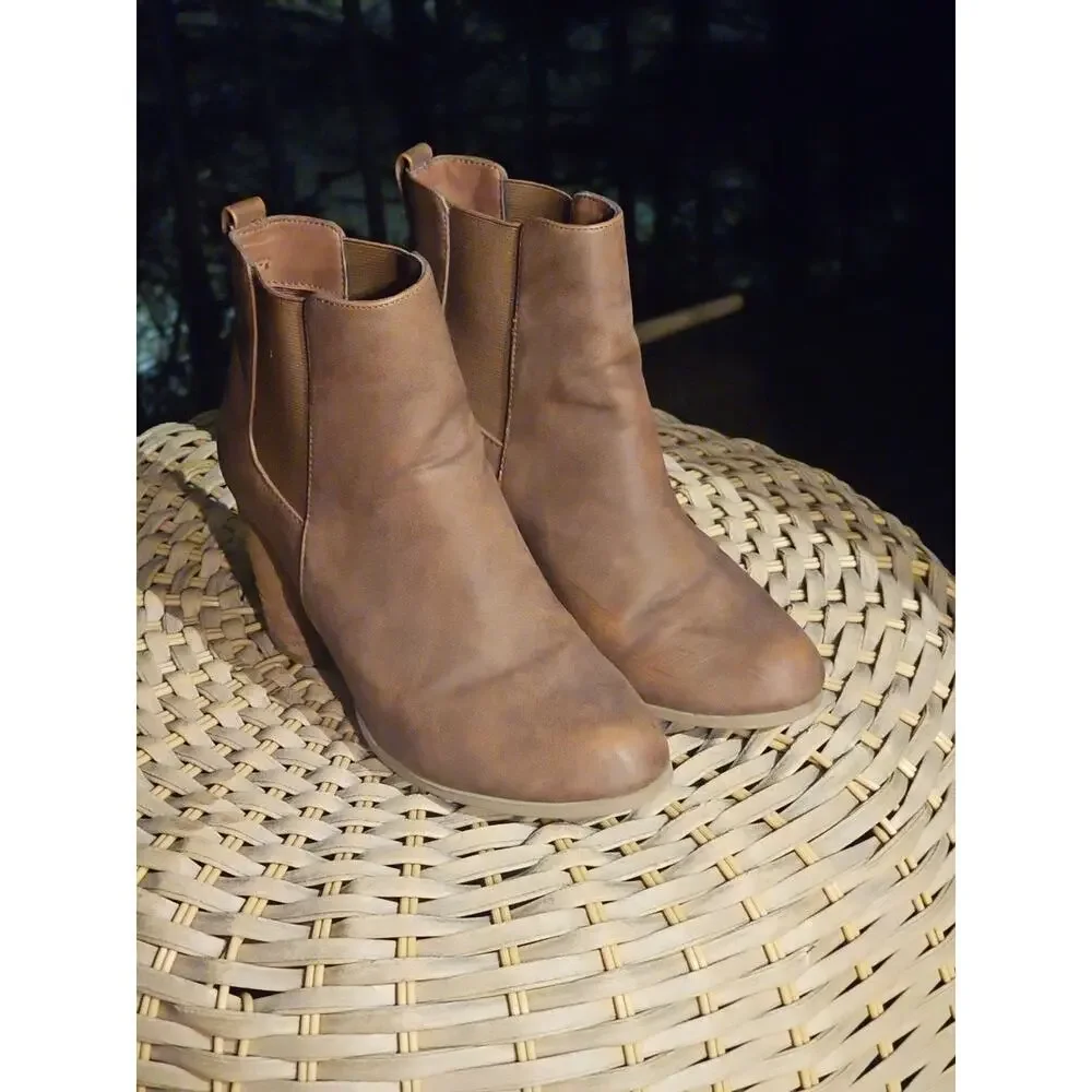 Madden Girl Brown Denver Chelsea Round Toe Heel Ankle Boots Booties Size 8.5